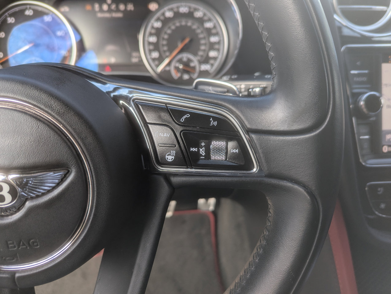 Used 2018 Bentley Bentayga Mulliner image 19