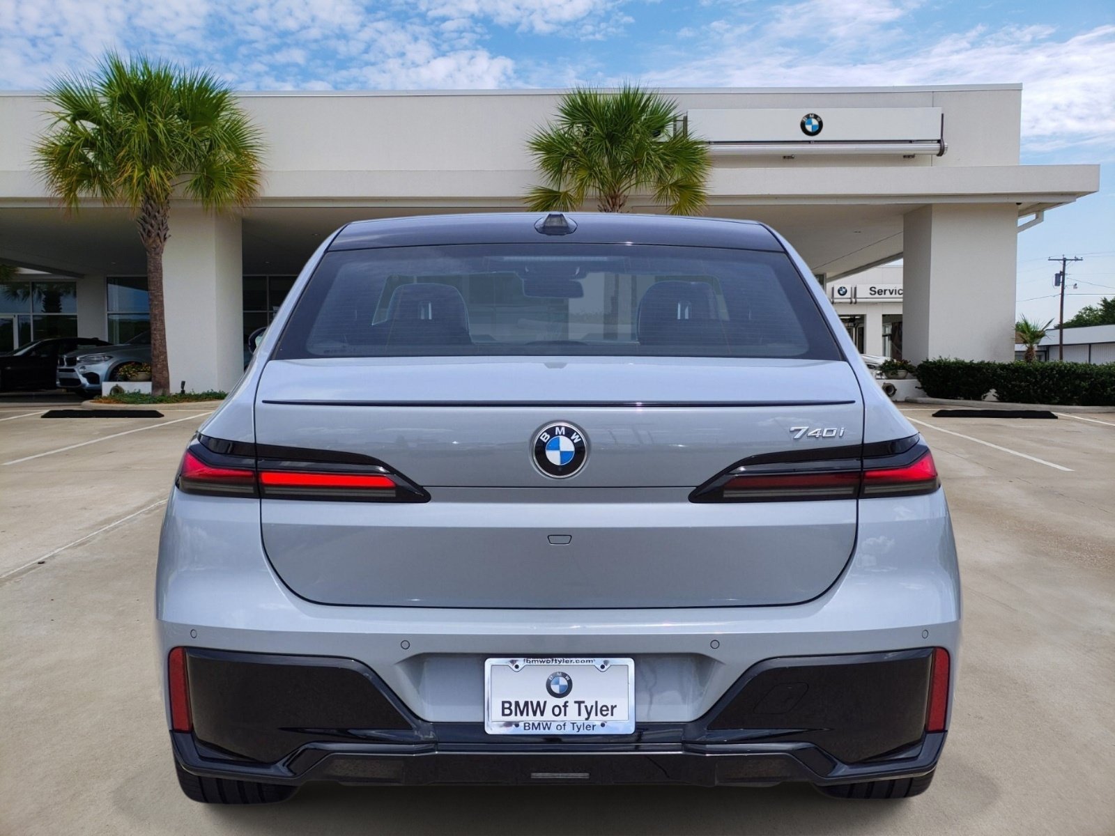Certified 2025 BMW 740i w/ Premium Package RWD image 5