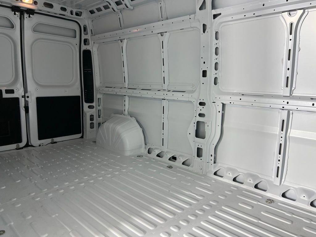 Used 2025 RAM ProMaster 2500 w/ Storage Group image 28