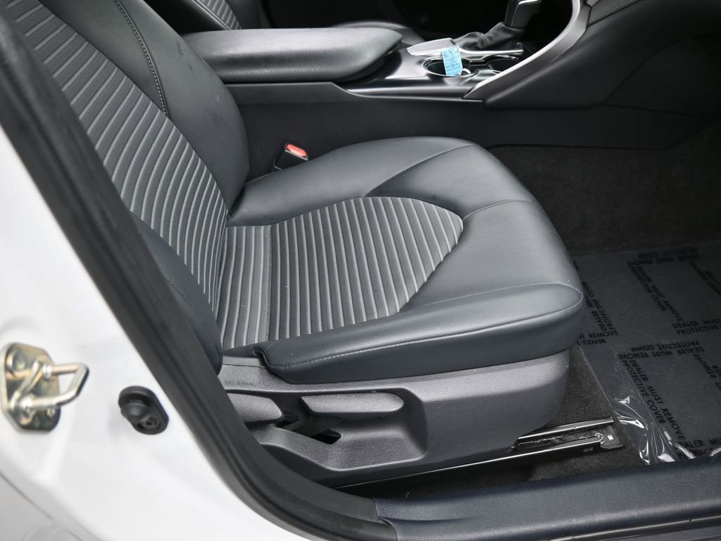 Used 2020 Toyota Camry SE image 37