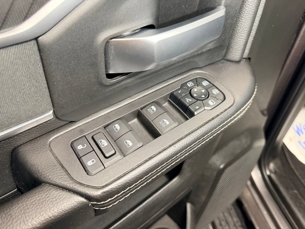 Used 2025 RAM 2500 Big Horn AWD/4WD image 4