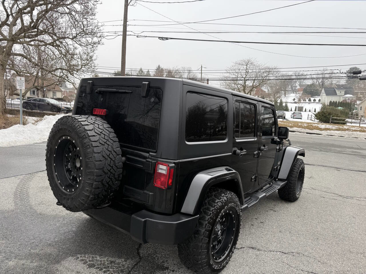 Used 2017 Jeep Wrangler Unlimited Sahara w/ Connectivity Group image 9