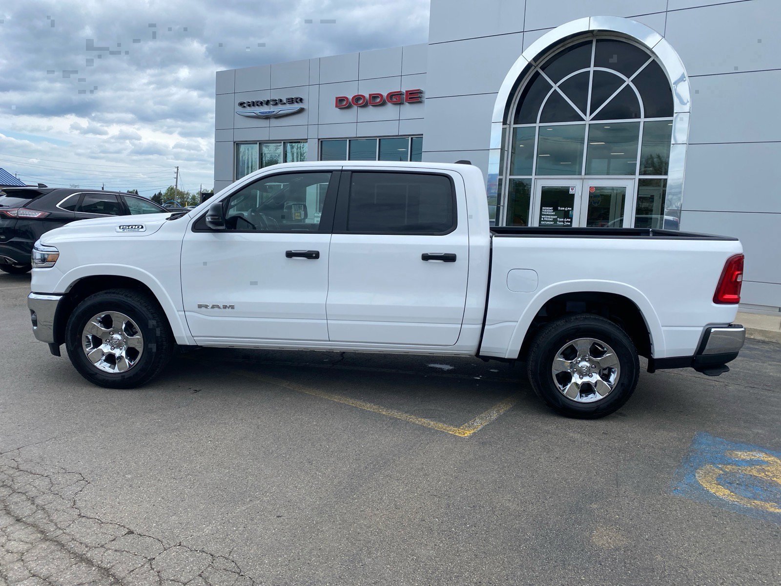 Used 2025 RAM 1500 Big Horn AWD/4WD image 2