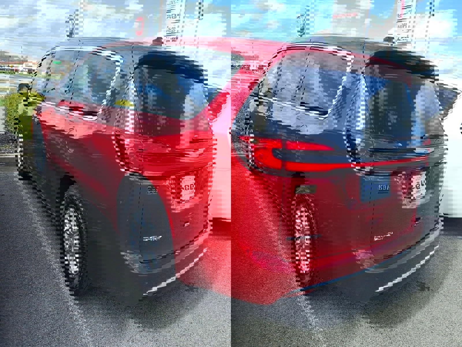 New 2026 Chrysler Pacifica Select image 3