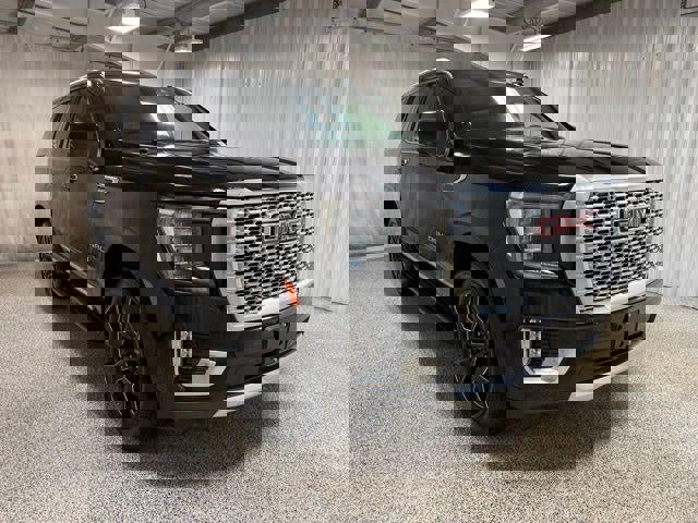 Used 2023 GMC Yukon Denali image 2