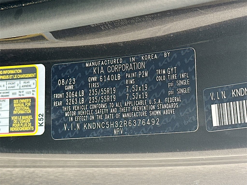 Used 2024 Kia Carnival EX image 27