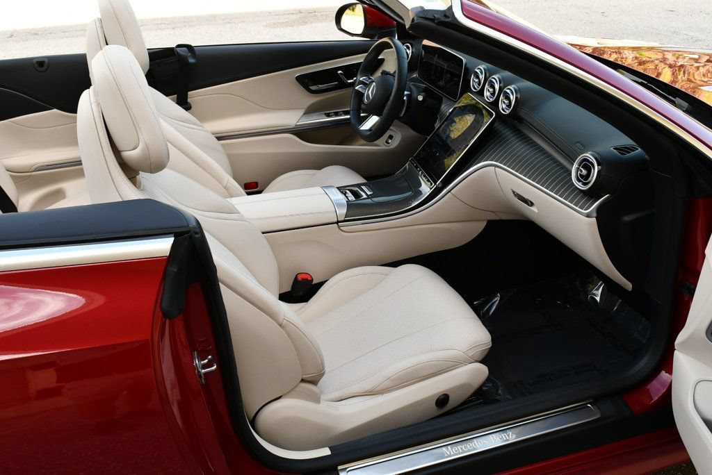 Used 2024 Mercedes-Benz CLE 300 4MATIC Cabriolet image 63