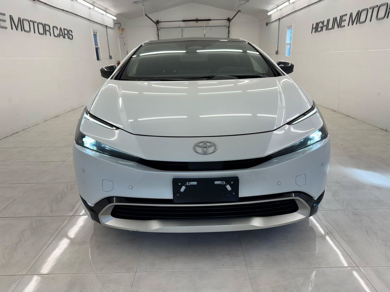 Used 2024 Toyota Prius Prime FWD image 2