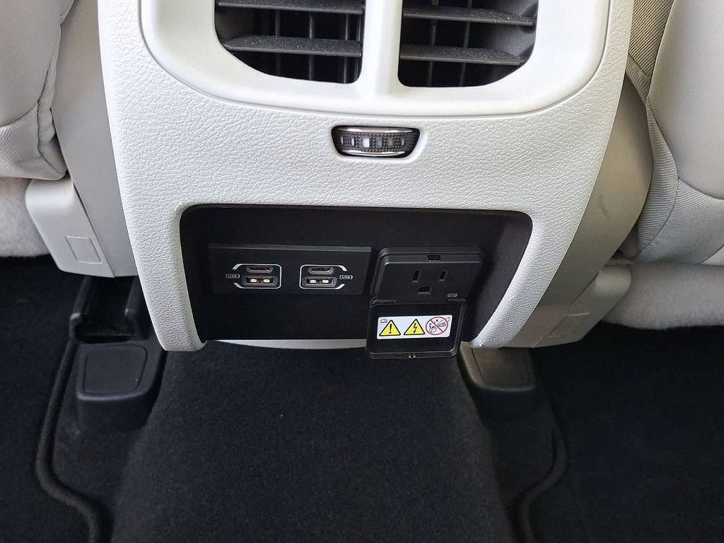 Used 2021 Jeep Cherokee Latitude Lux w/ Comfort/Convenience Group AWD/4WD image 11