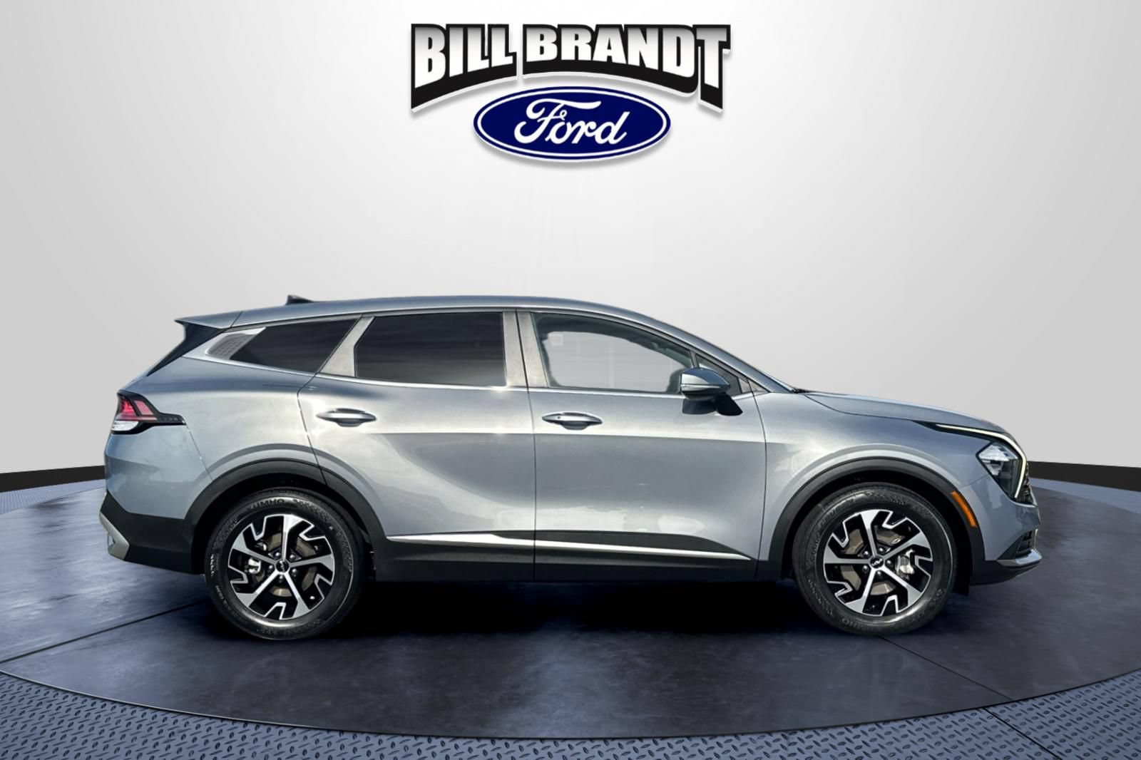 Used 2023 Kia Sportage EX FWD image 2