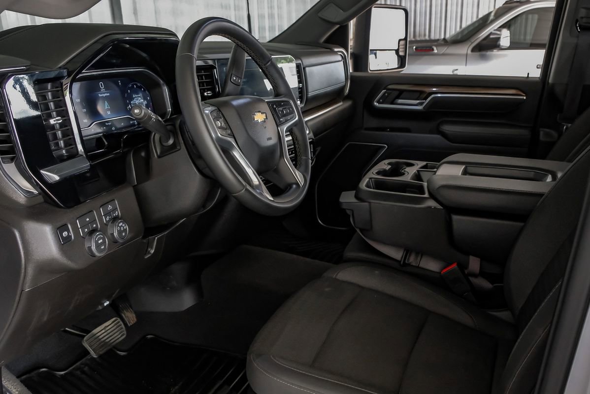Used 2025 Chevrolet Silverado 2500 LT w/ Convenience Package image 15