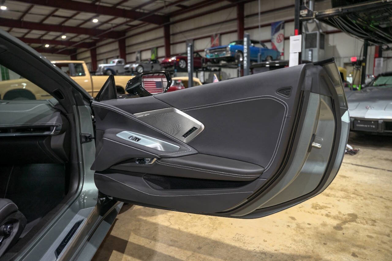Used 2024 Chevrolet Corvette Stingray Preferred Cpe w/ Z51 Performance Package image 31