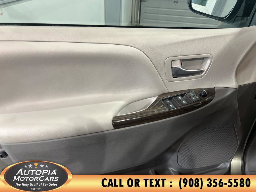 Used 2019 Toyota Sienna XLE image 34