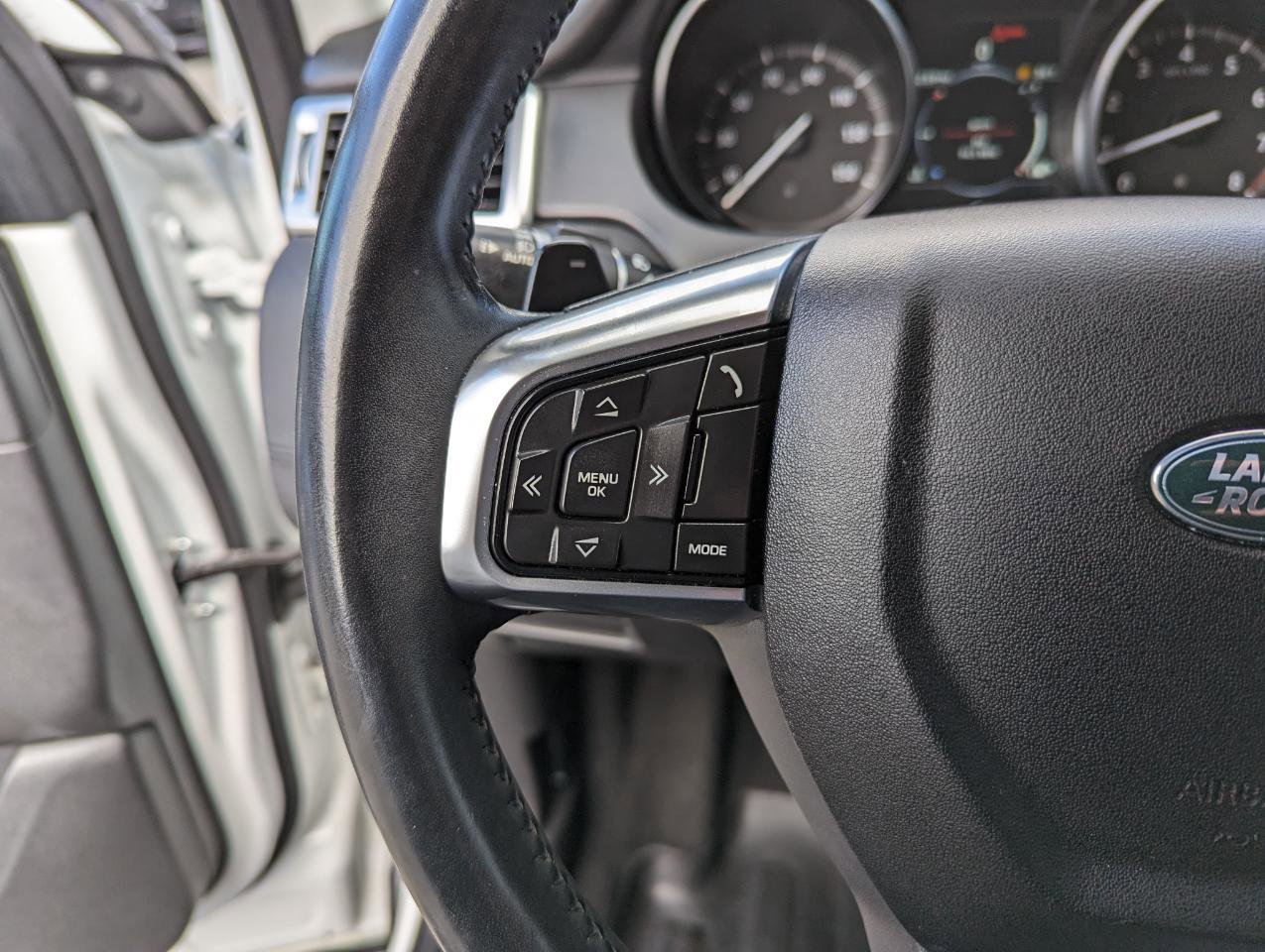 Used 2017 Land Rover Discovery Sport HSE image 16