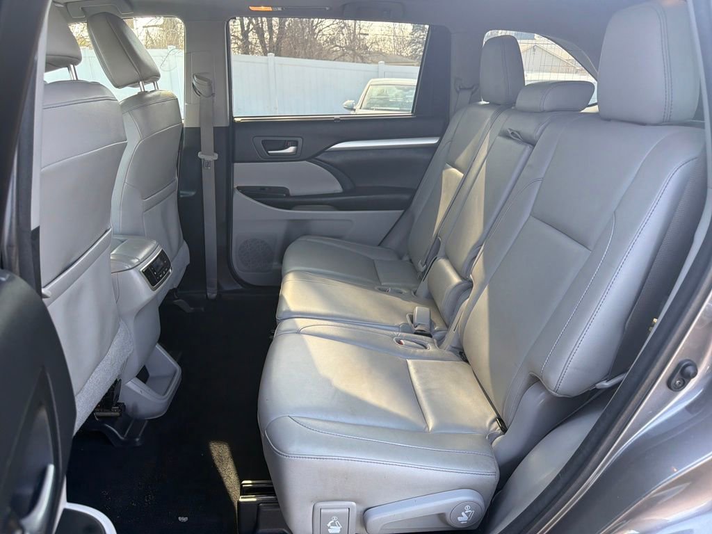 Used 2017 Toyota Highlander XLE image 31