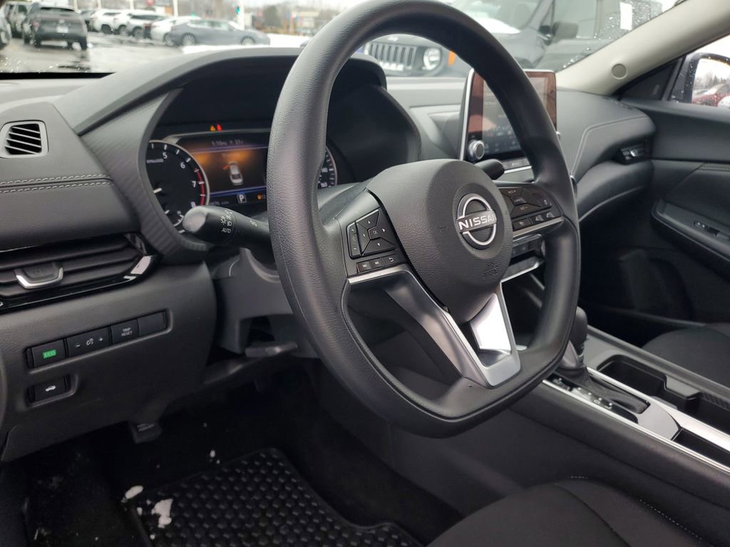 Used 2025 Nissan Sentra SV image 13