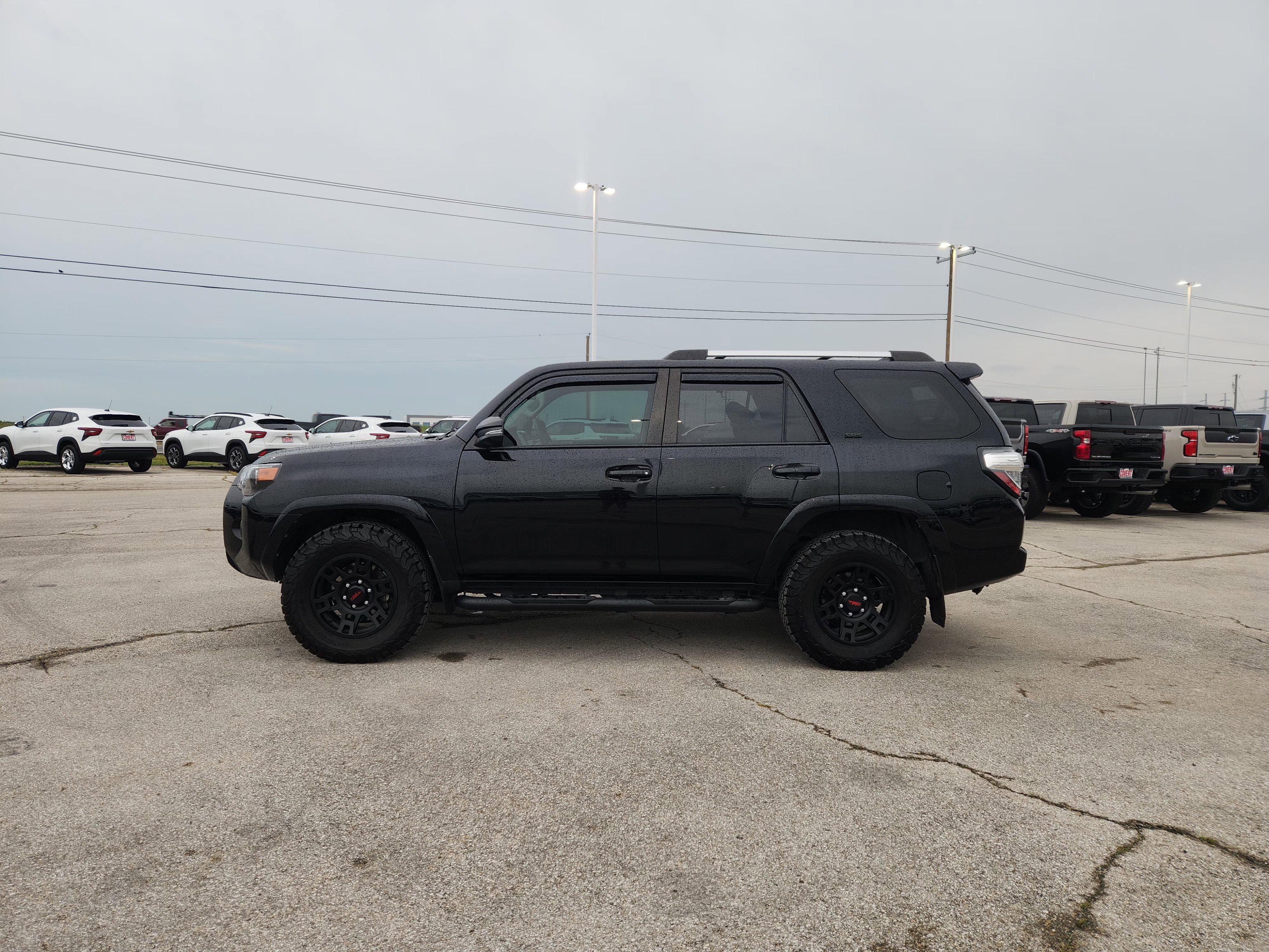 Used 2022 Toyota 4Runner SR5 Premium w/ Moonroof Package AWD/4WD image 4