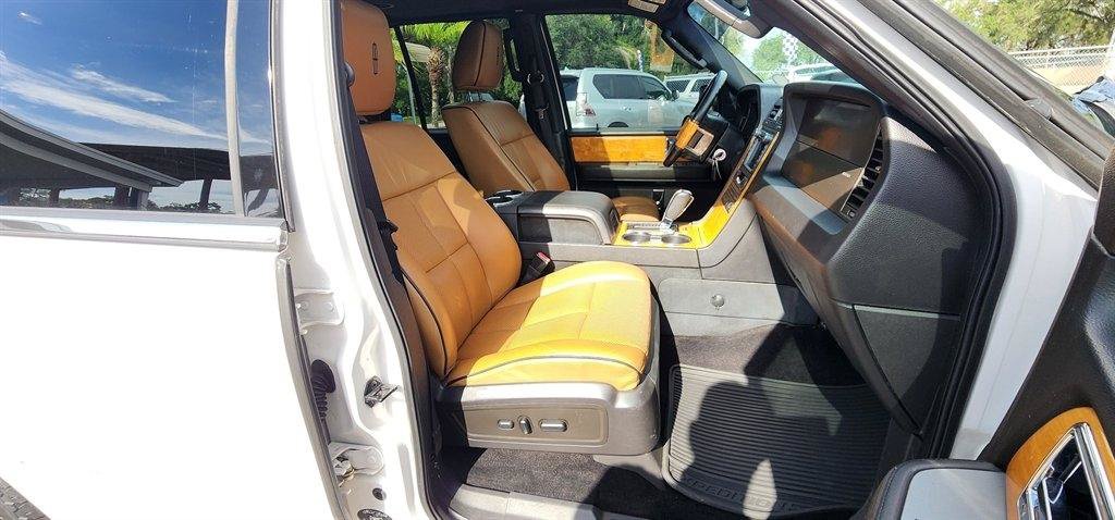 Used 2012 Lincoln Navigator 2WD image 24