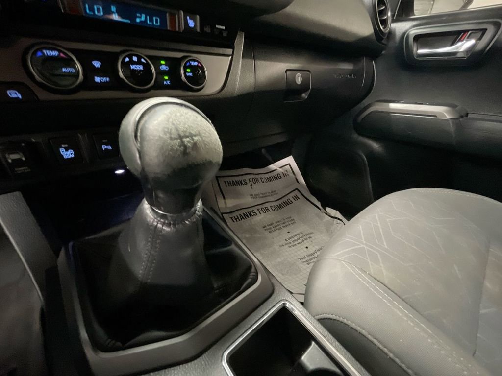 Used 2016 Toyota Tacoma TRD Sport image 16