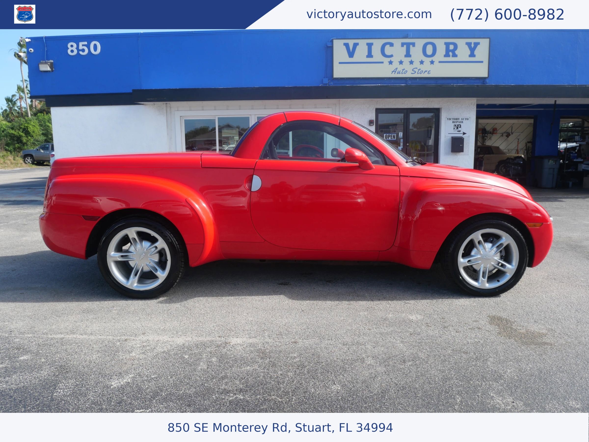 Used 2003 Chevrolet SSR w/ Preferred Equipment Group image 4