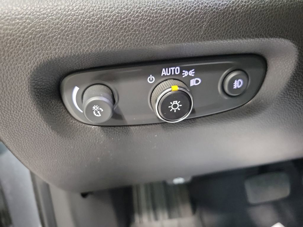 Used 2021 Chevrolet Traverse LT image 30