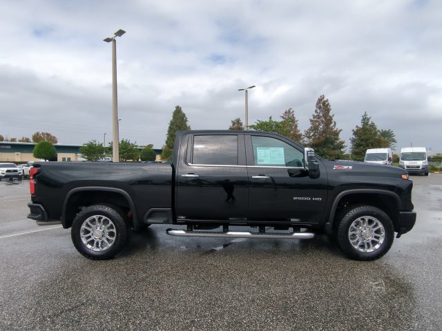 Used 2025 Chevrolet Silverado 2500 LT w/ Z71 Chrome Sport Edition AWD/4WD image 3