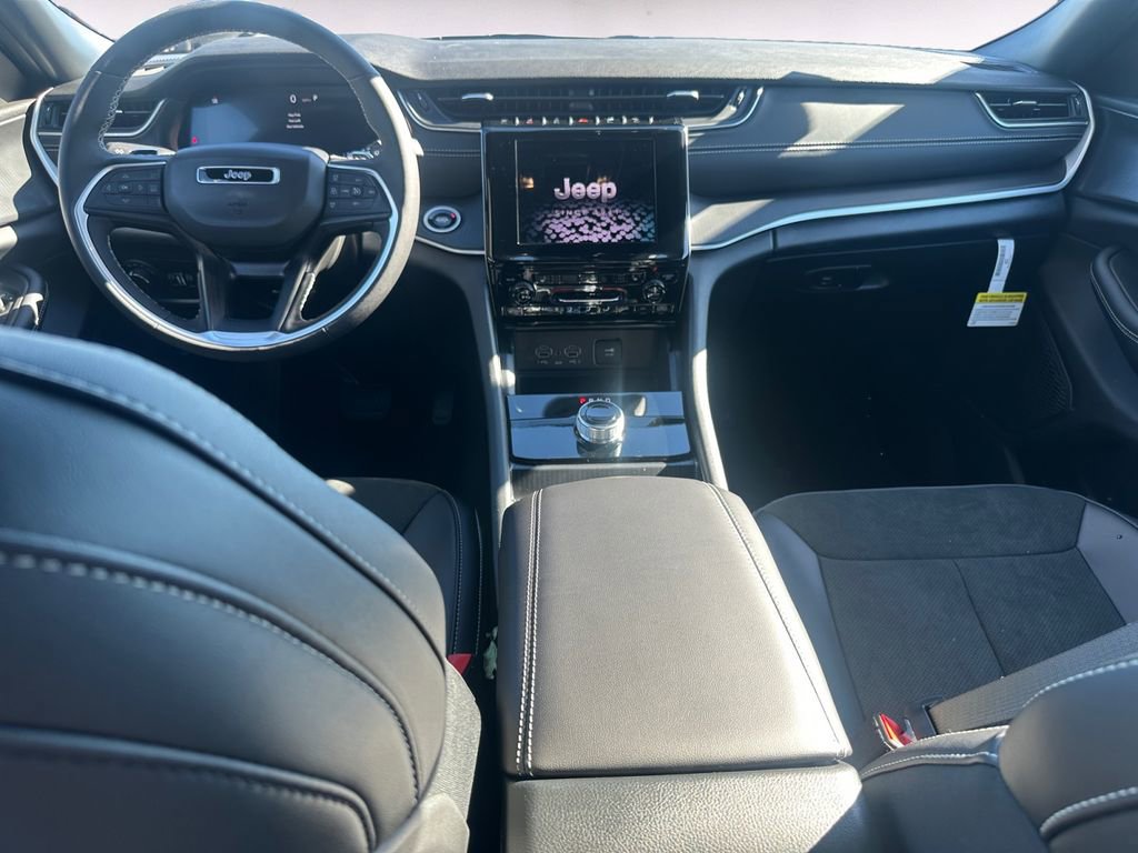 New 2025 Jeep Grand Cherokee Altitude image 10