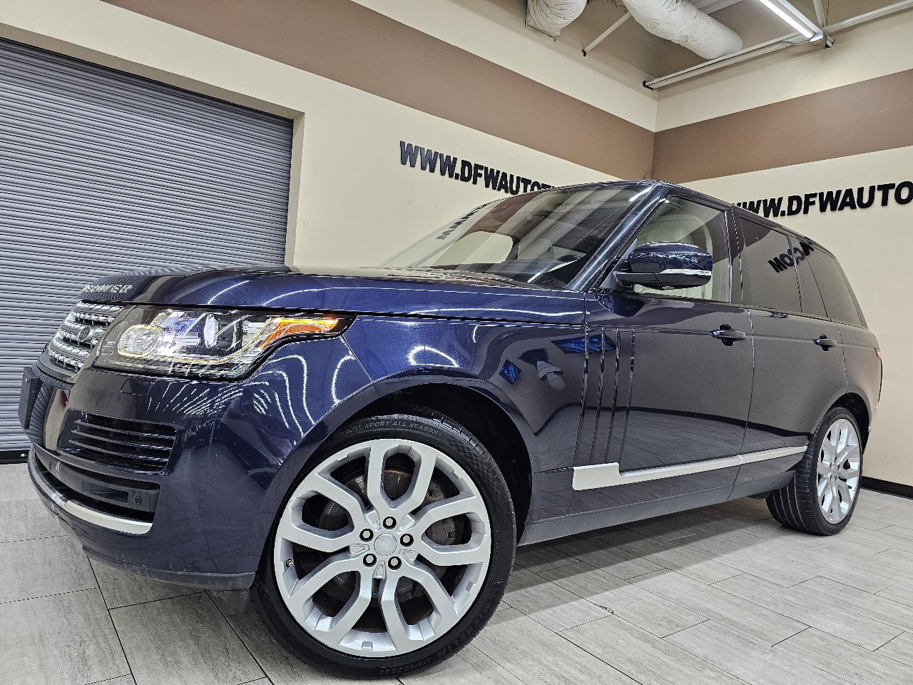 Used 2016 Land Rover Range Rover HSE image 1