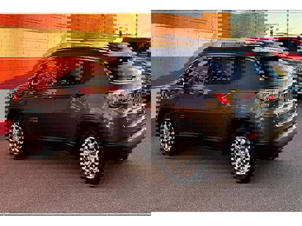 Used 2024 Jeep Compass Latitude image 13