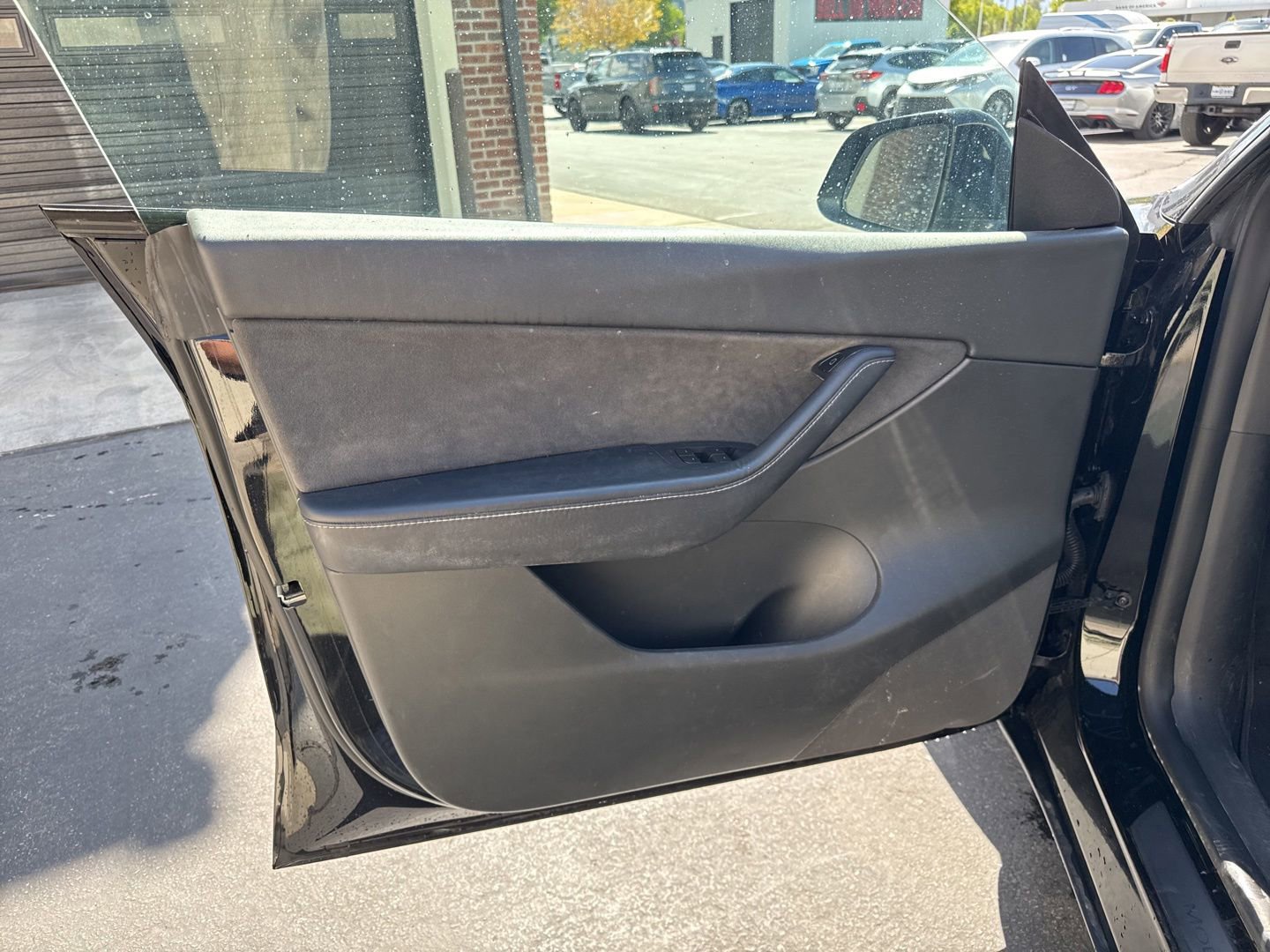 Used 2022 Tesla Model Y Long Range AWD/4WD image 17