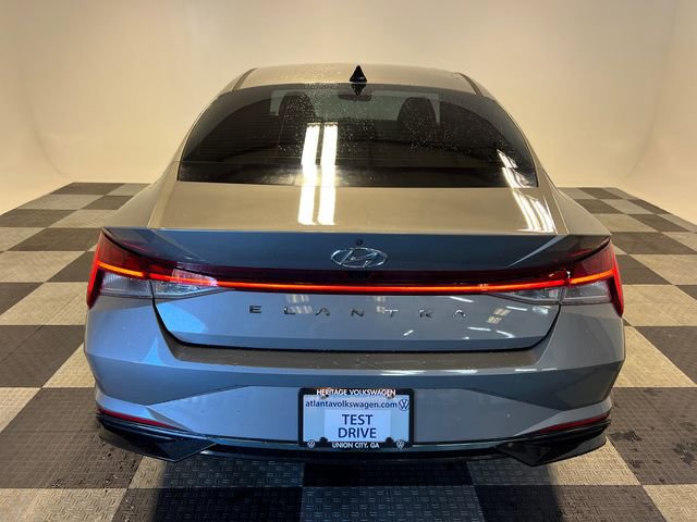 Used 2021 Hyundai Elantra SEL w/ Convenience + Premium Package image 4