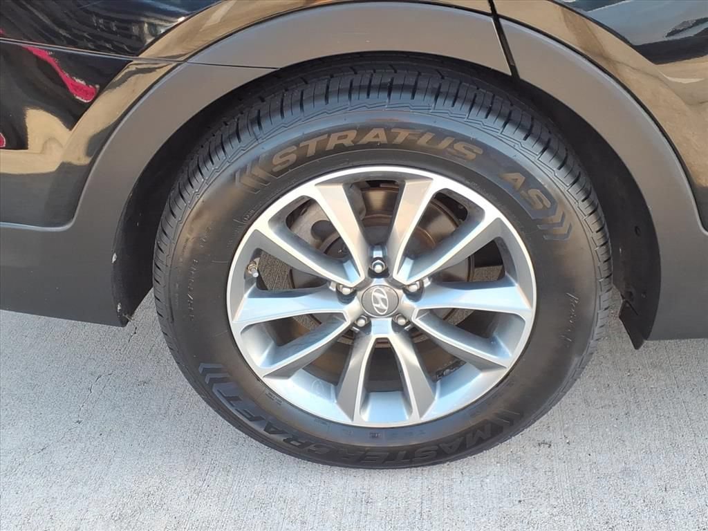 Used 2019 Hyundai Santa Fe XL SE FWD image 13