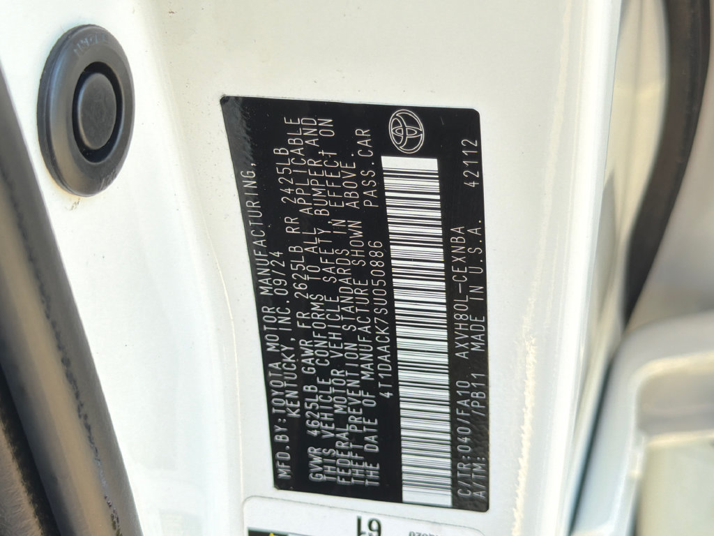 Used 2025 Toyota Camry LE FWD image 33