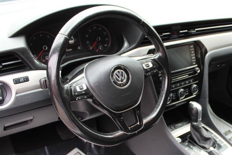 Used 2020 Volkswagen Passat 2.0T SE FWD image 13