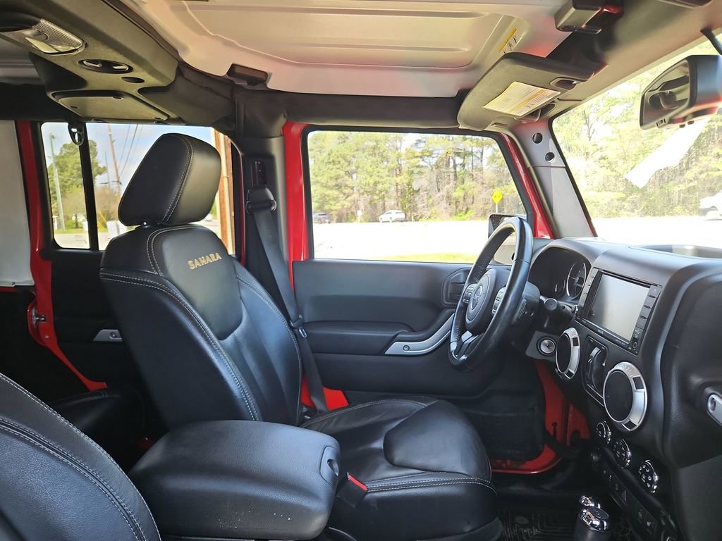 Used 2015 Jeep Wrangler Unlimited Sahara w/ Dual Top Group image 9