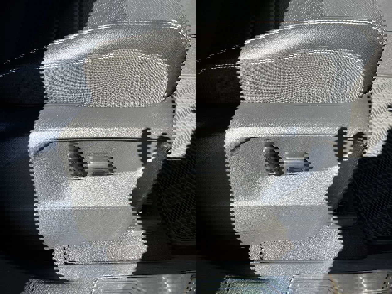 Used 2024 Volkswagen Atlas Cross Sport SEL image 37