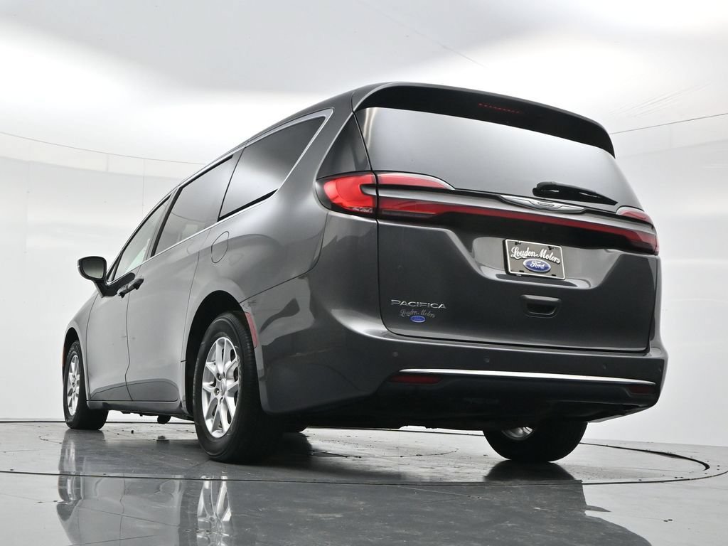 Used 2023 Chrysler Pacifica Touring-L FWD image 46