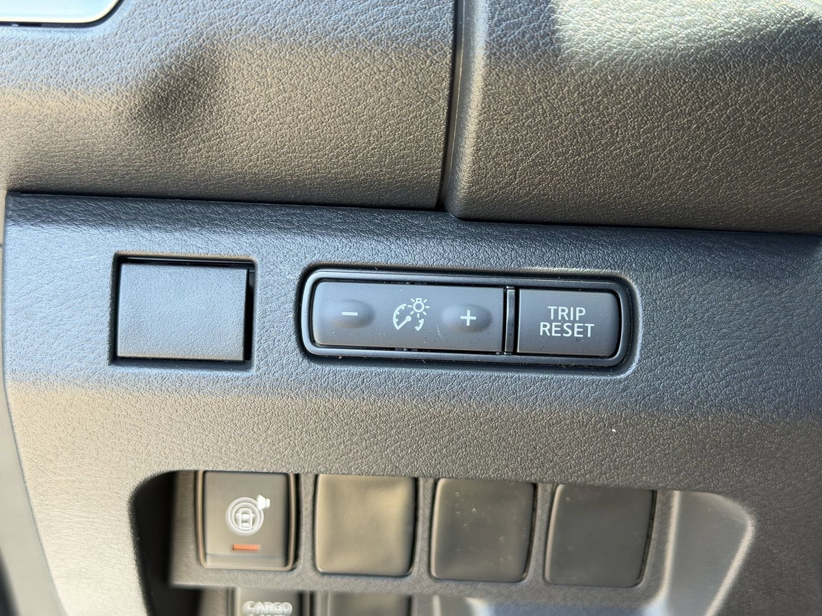 New 2026 Nissan Frontier SV w/ All-Weather Content Package AWD/4WD image 18