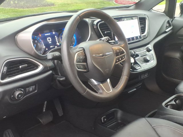 Certified 2025 Chrysler Pacifica Select FWD image 7