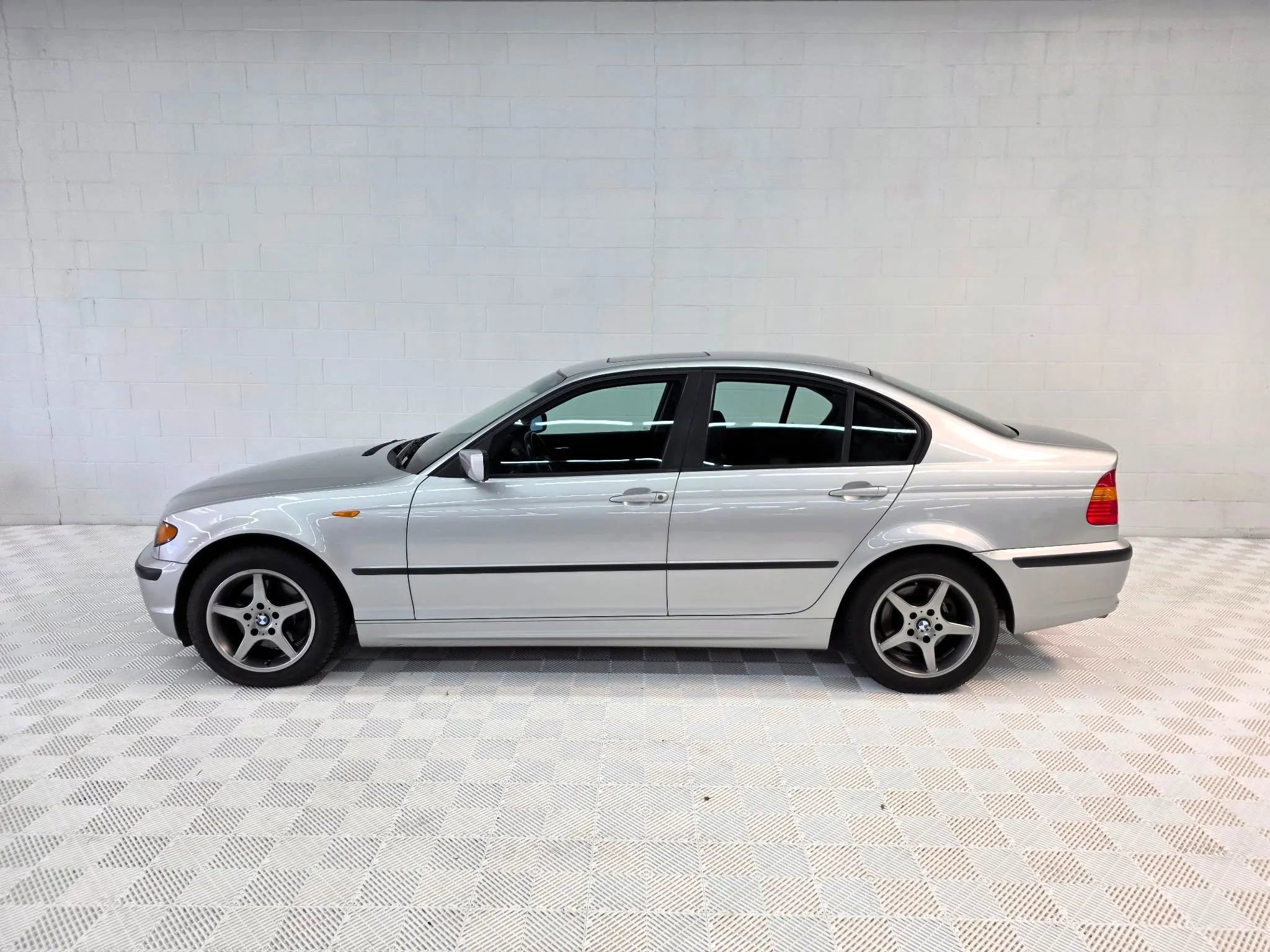 Used 2003 BMW 325i Sedan image 2