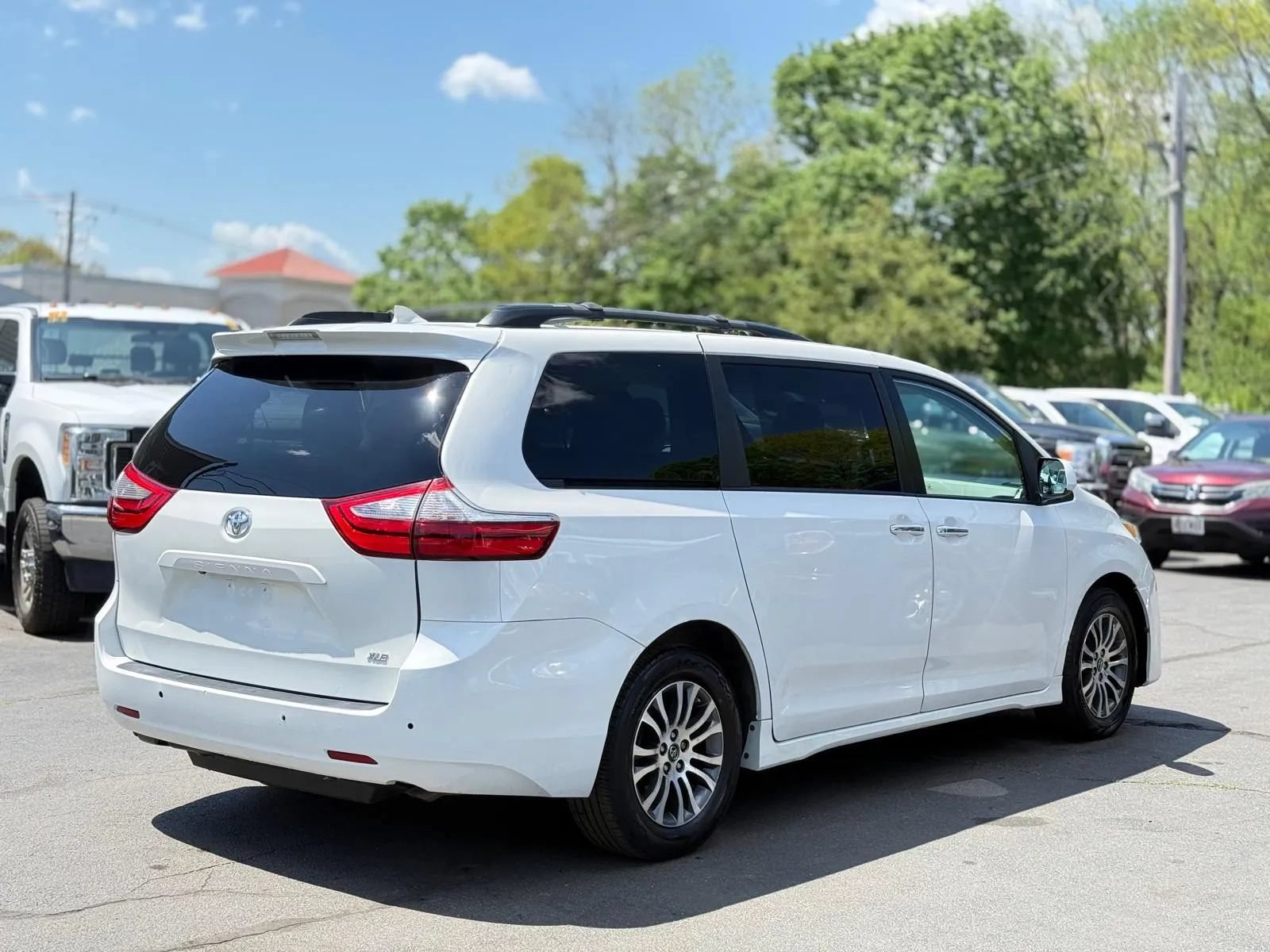 Used 2019 Toyota Sienna XLE w/ XLE Navigation Package FWD image 7