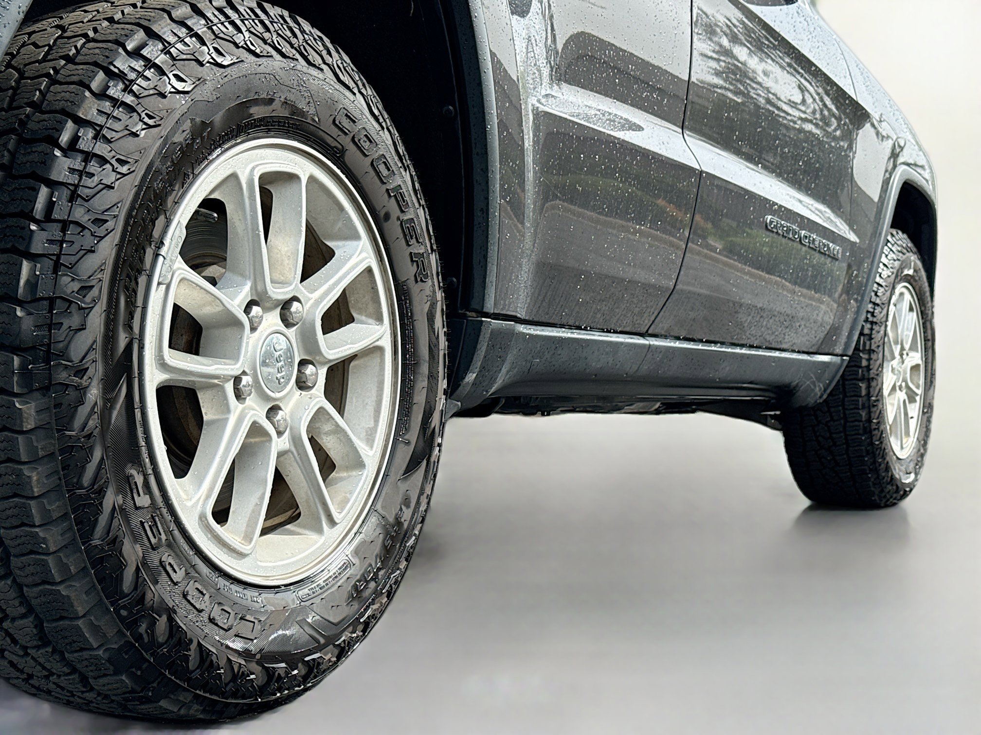 Used 2019 Jeep Grand Cherokee Laredo AWD/4WD image 16