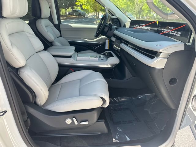 New 2026 Lincoln Navigator L Reserve AWD/4WD image 16