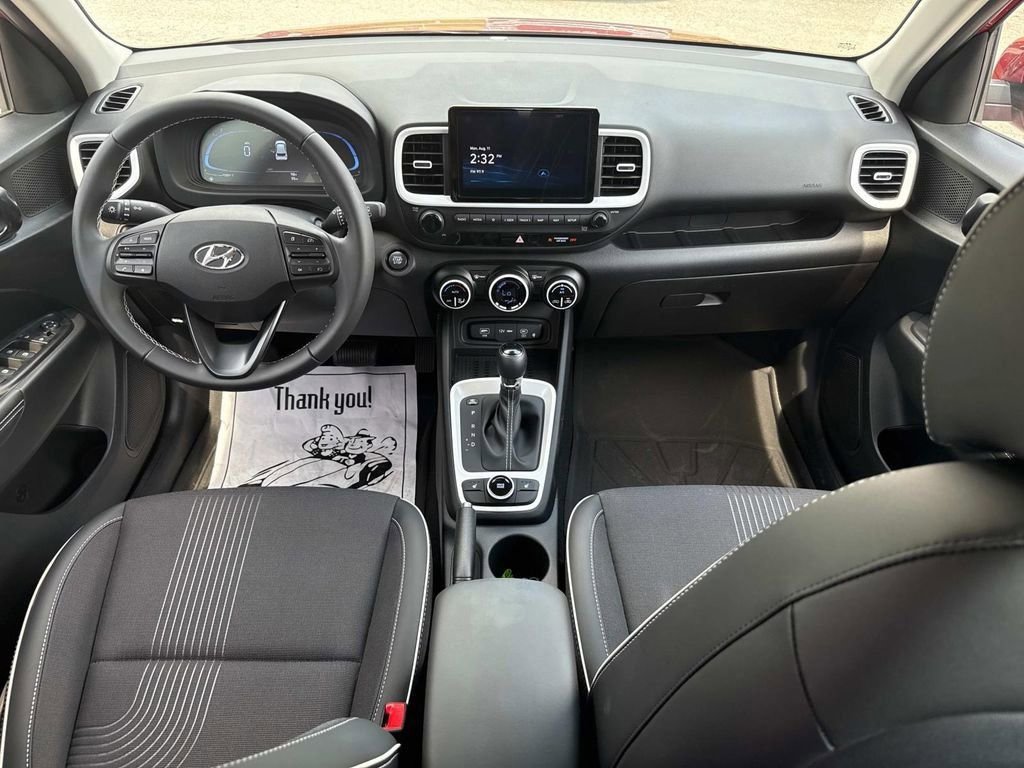 Used 2024 Hyundai Venue Limited image 14