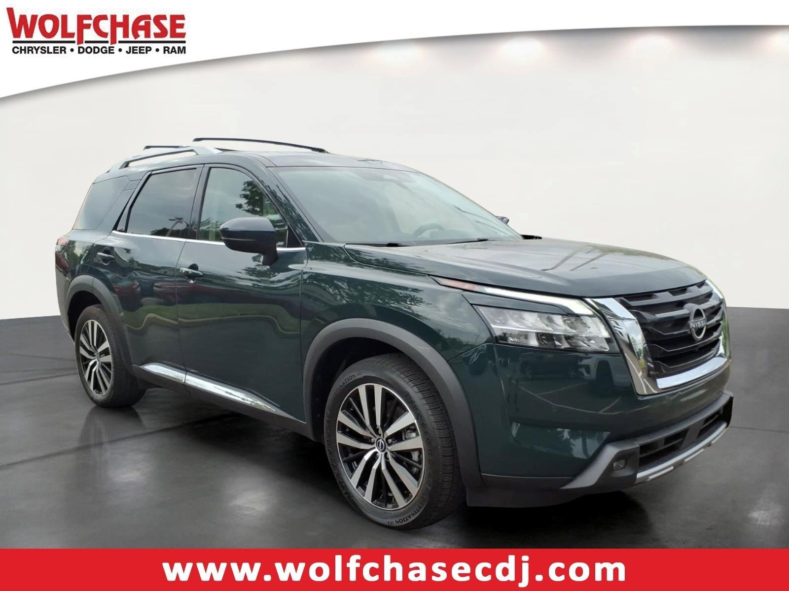 Used 2023 Nissan Pathfinder Platinum AWD/4WD image 7