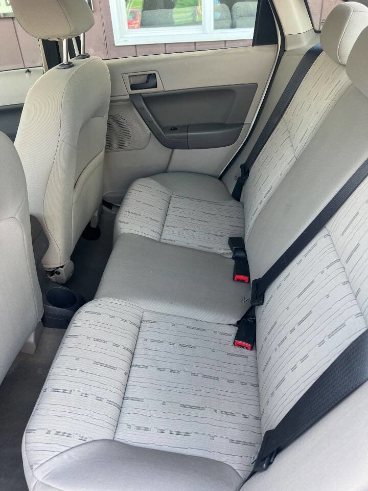 Used 2010 Ford Focus SE image 7