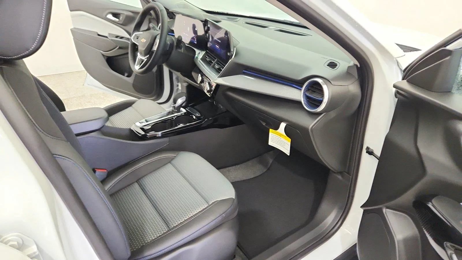 New 2026 Chevrolet Trax LT w/ Driver Confidence Package FWD image 28