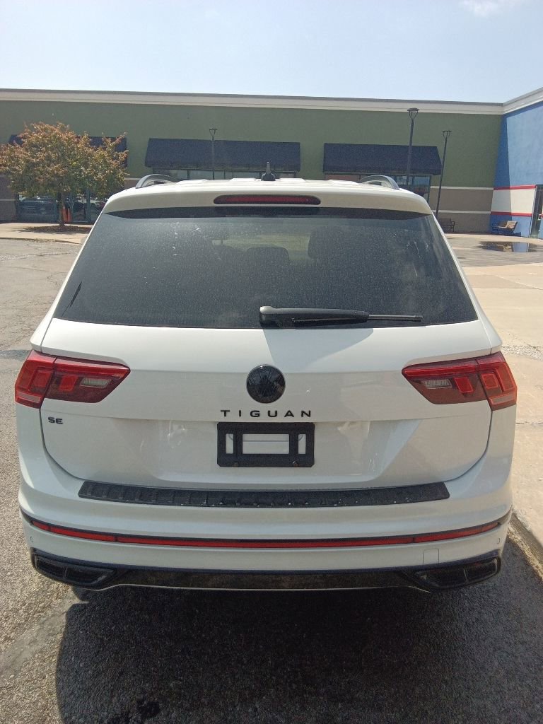 Used 2022 Volkswagen Tiguan SE R-Line FWD image 4