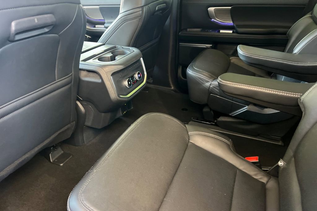 Used 2025 Ford Expedition Platinum image 13