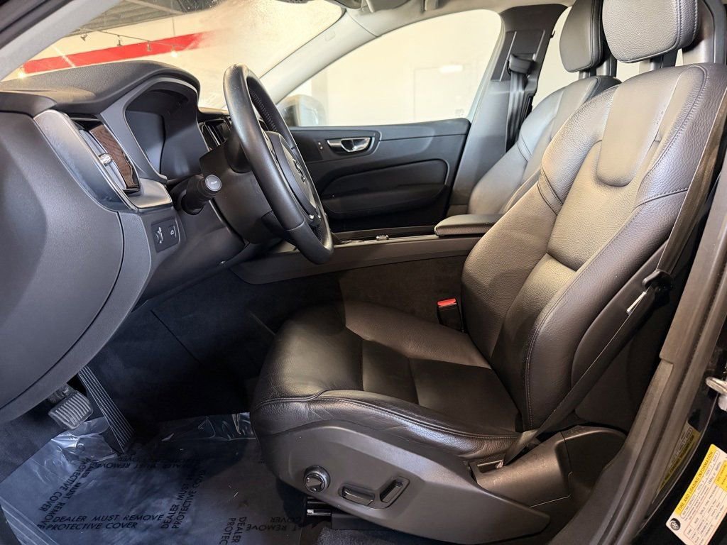 Used 2018 Volvo XC60 T5 Momentum image 10